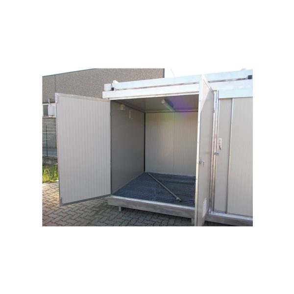 Heat insulated container with two-wing front doors - Dimensions 3000x2400x2400 mm