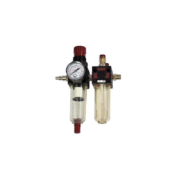Pressure regulator with gauge